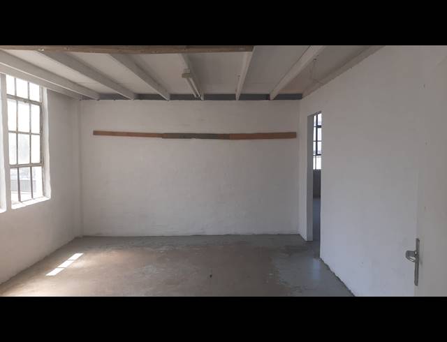 1,061M² WAREHOUSE TO LET IN NEW GERMANY